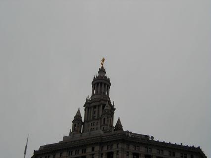 Municipal Building with gold statue on top<br>Location: <a href="https://www.google.com/maps/search/?api=1&query=40.71337,-73.9985" target="_new">Brooklyn City Tour, Kimlau Square (approx)</a>